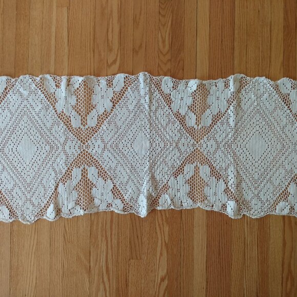 Vintage Filet Crochet Table Runner 40.5" by 17" Diamonds Flowers White Cotton - Picture 10 of 14